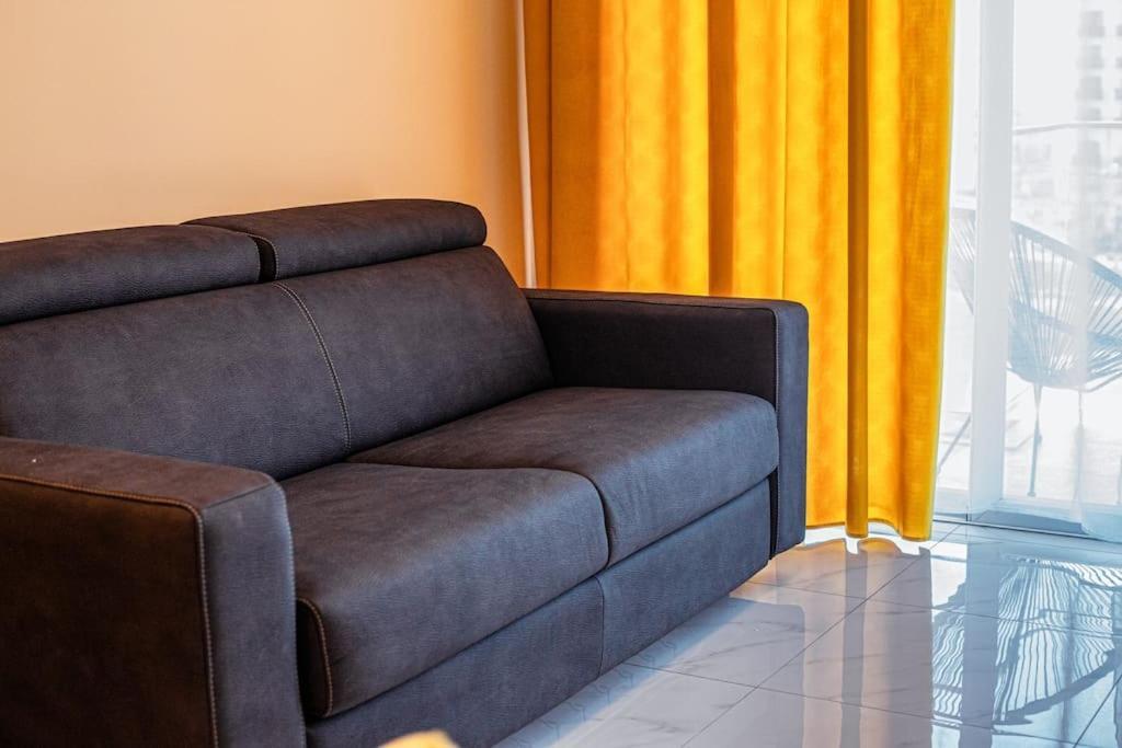 Stylish Seafront Spinola Apartment Saint Julian's Ngoại thất bức ảnh