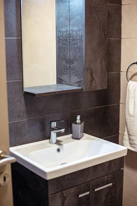 Stylish Seafront Spinola Apartment Saint Julian's Ngoại thất bức ảnh