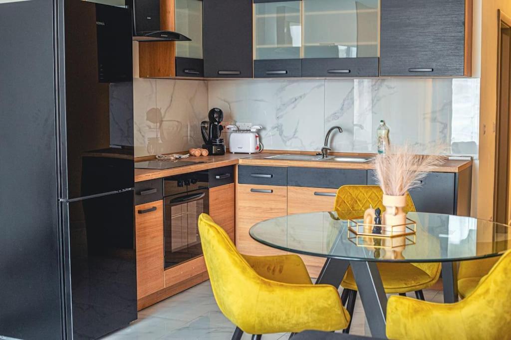 Stylish Seafront Spinola Apartment Saint Julian's Ngoại thất bức ảnh